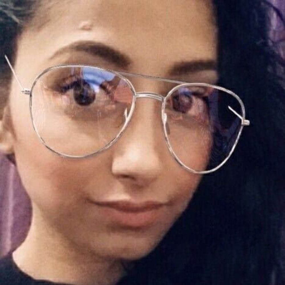 Meet your Posher, Alees